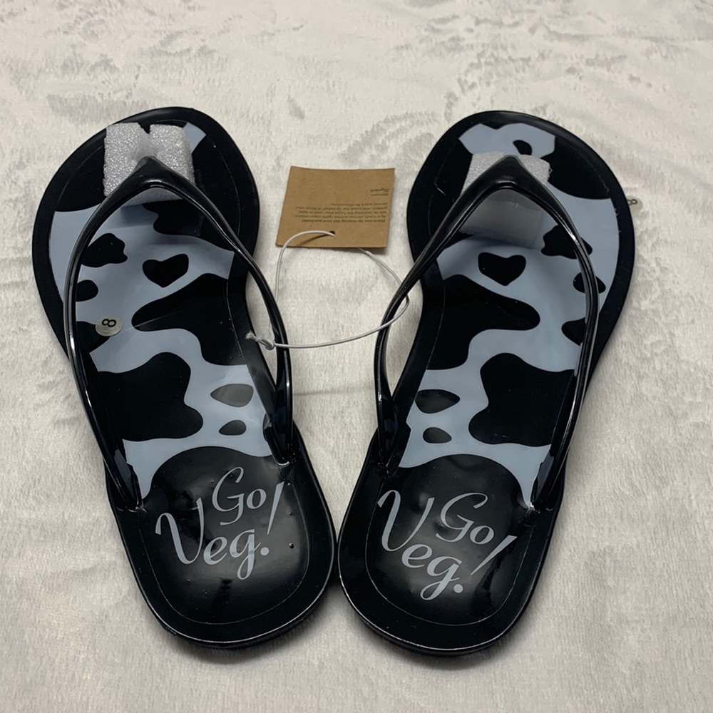 Women size 8 black white cow print go vegan flip flops New